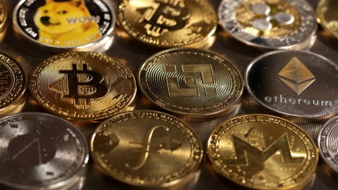  العملات الرقمية وقت الحروب… مع انهيار البنوك وتقلّب أسعار العملات المحلية للدول وأسعار الذهب… هل تلمع أم تُصبح خطرًا؟!