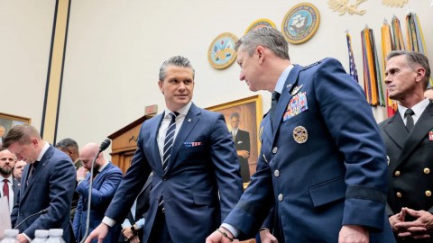  “كاذب ويفتقر إلى الكفاءة ومُضلل”.. انتقادات حادة لوزير الدفاع الأميركي خلال إفادته في الكونغرس حول حرب إيران