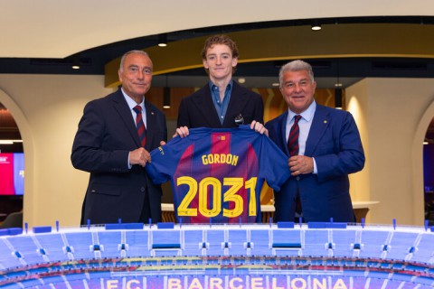  برشلونة يتعاقد رسميا مع الدولي الإنجليزي أنتوني غوردون