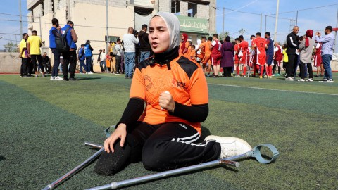  مع انطلاق المونديال.. مبتورات أطراف بغزة يطاردن حلم كرة القدم