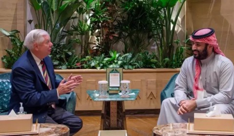  السعودية ” تبرأت” من ” تعليقات الراحل ليندسي غراهام”:” ما أعلنه”رغائبي ويخصه” وليس “ماقاله “سمو الأمير”.. ولي العهد طلب شخصيا من ترامب ” عدم التحدث” عن ” تطبيع مع إسرائيل” في هذه المرحلة وبأي صيغة