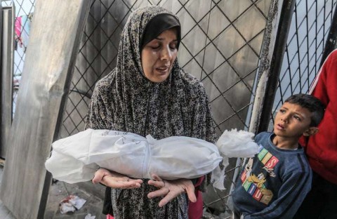  مجزرة بشعة.. مسح عائلة فلسطينية بأكملها من السجل المدني بعد قصف وحرق منزلهم بغزة وجيش الاحتلال يتوغل وسط القطاع