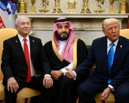  كواليس: الاجتماع كان فاشلاً ولم يُخلُ من ازدراء الرئيس لنتنياهو.. ترامب يجب أنْ يكون مجنونًا ليربط مصيره بمصير نتنياهو.. ماذا يُعيق التطبيع مع السعودية؟
