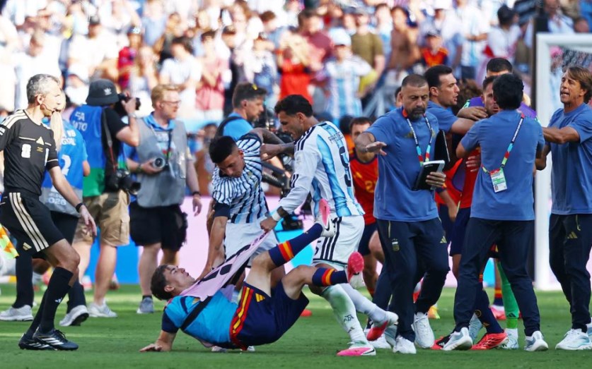  جدل يلاحق رئيس الفيفا بعد رسالة تهنئة لمنتخب الأرجنتين رغم تحقيق تأديبي بحقه