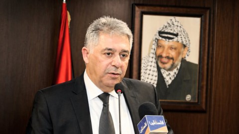  قضية “دبور” تفتح النار على السلطة وتكشف خبايا وأسرار.. ماذا فعل؟ ولماذا وافق لبنان على تسليمه لرام الله؟.. وهل هي تصفية حسابات؟.. اتهامات خطيرة وصراع نفوذ والعائلة تحذر من وفاته