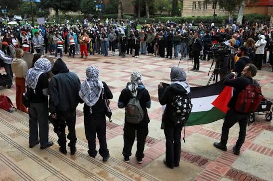  طلاب فلسطينيون يرفعون دعوى قضائية ضد جامعة كولومبيا ويتهمونها بالتمييز والتحيز ضدهم