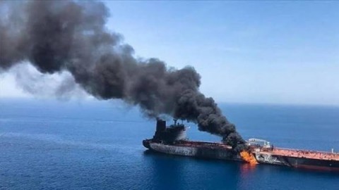  الحرب تعود مجددًا.. القيادة الأمريكية تعلن تدمير 5 ناقلات نفط إيرانية والحرس الثوري يهاجم سفن “مخالفة” في مضيق هرمز والجيش الأردني يُسقط صواريخ ومسيرات
