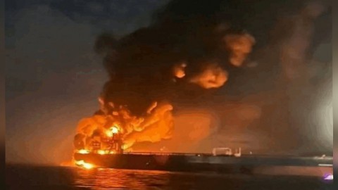  الحرس الثوري الإيراني يعلن انفجار ناقلة النفط العملاقة “ألغايا” بألغام بحرية في جنوب مضيق هرمز واشتعال النيران فيها