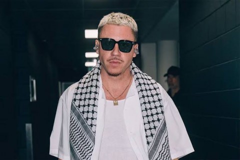  المغني الأمريكي ماكلمور يتبرع بمليون دولار لمؤسسات إغاثية فلسطينية