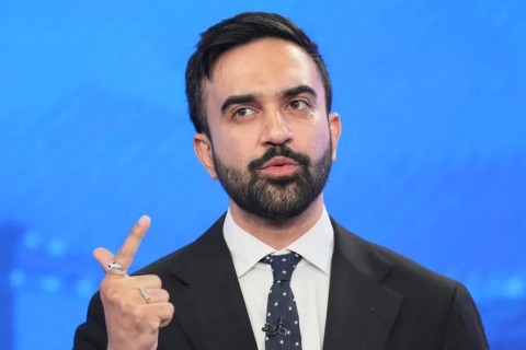 ممداني يصف نتنياهو بمجرم حرب ومهندس إبادة جماعية ويطالب باعتقاله خلال زيارته إلى نيويورك.. والأخير  يتوعده ويتهمه بـ”التحريض ضد اليهود”