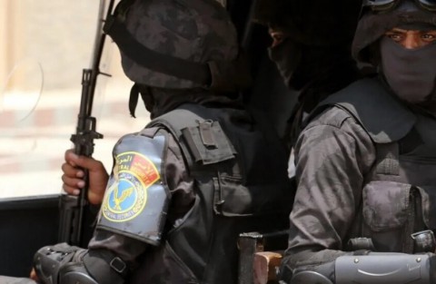  جريمة مروعة.. طالب يقتل والده بكل دم بارد ويجلس بجوار جثته