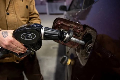  ترمب يتجه لخفض معايير كفاءة السيارات الأميركية حتى 2031