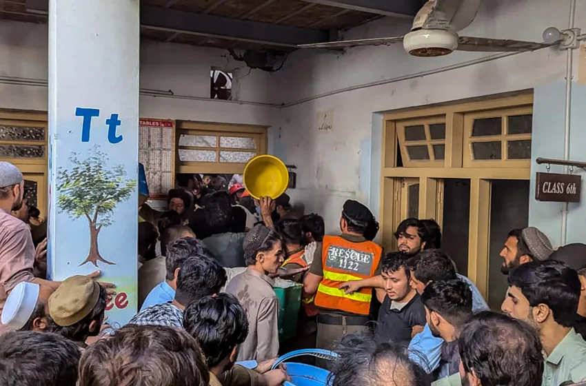  مصرع 28 طالبًا ومعلمًا إثر انهيار سقف مدرسة في باكستان